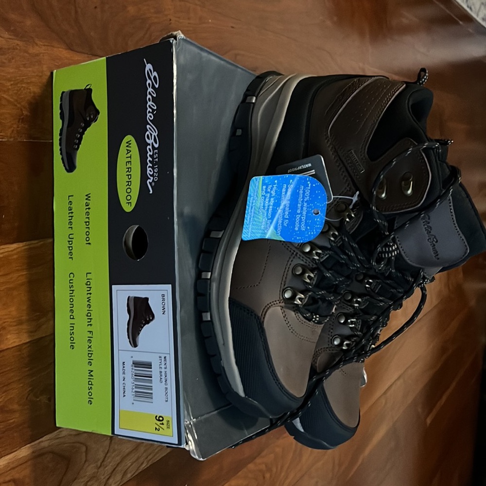 New Eddie Bauer Men’s Hiking Boot- brown Size 9 1/2